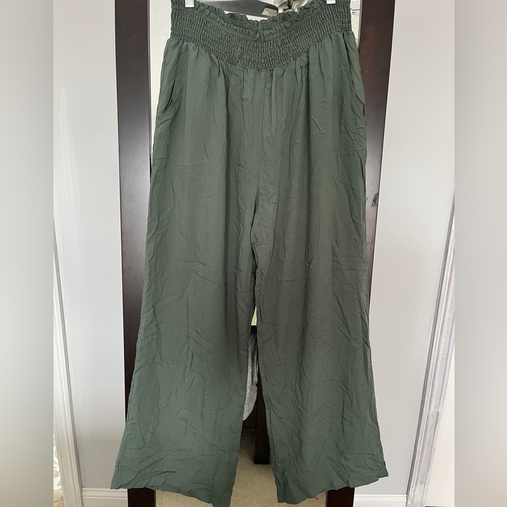 NWOT Pink Lily Sage Green Wide Leg Pants - Size Large